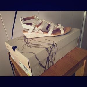 Brand new b.o.c sandals